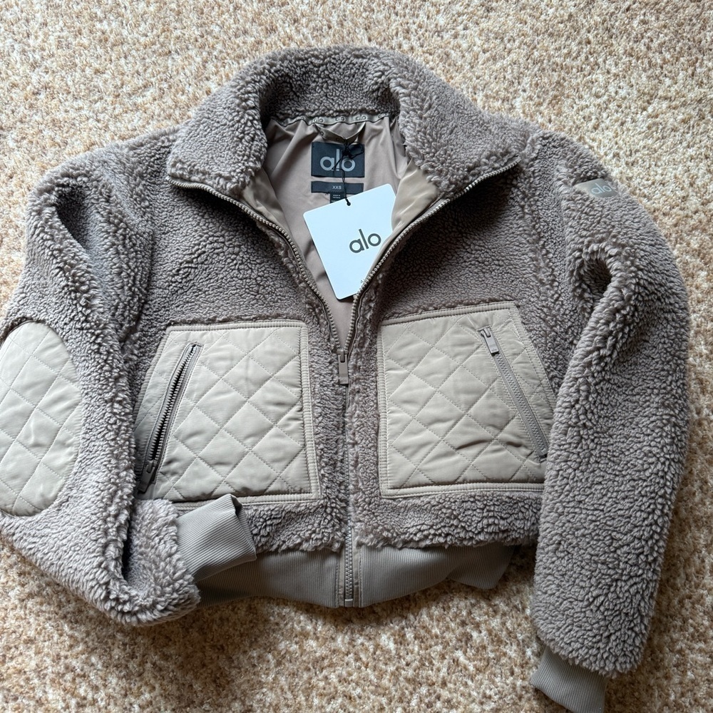 NWT Alo Sherpa Edge Bomber women’s size XXS sold out light Cocoa